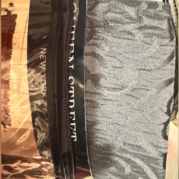 Toga valance X 2 asking price on both - Picture 2 of 3